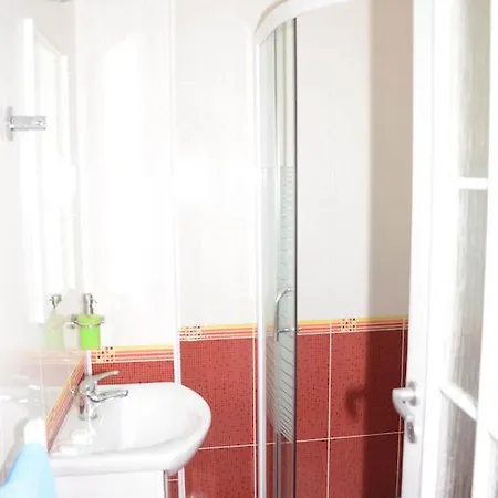 Ξενοδοχείο με διαμερίσματα La Cave 3*